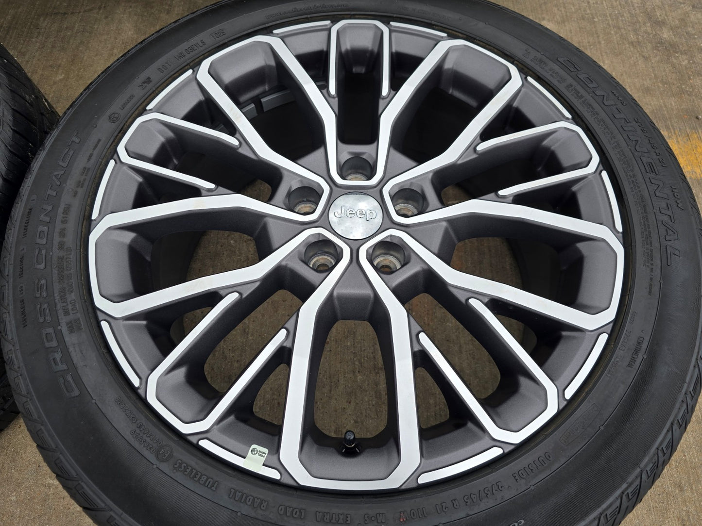 21" Jeep Grand Cherokee L OEM wheels rims 9290 Durango CONTINENTAL