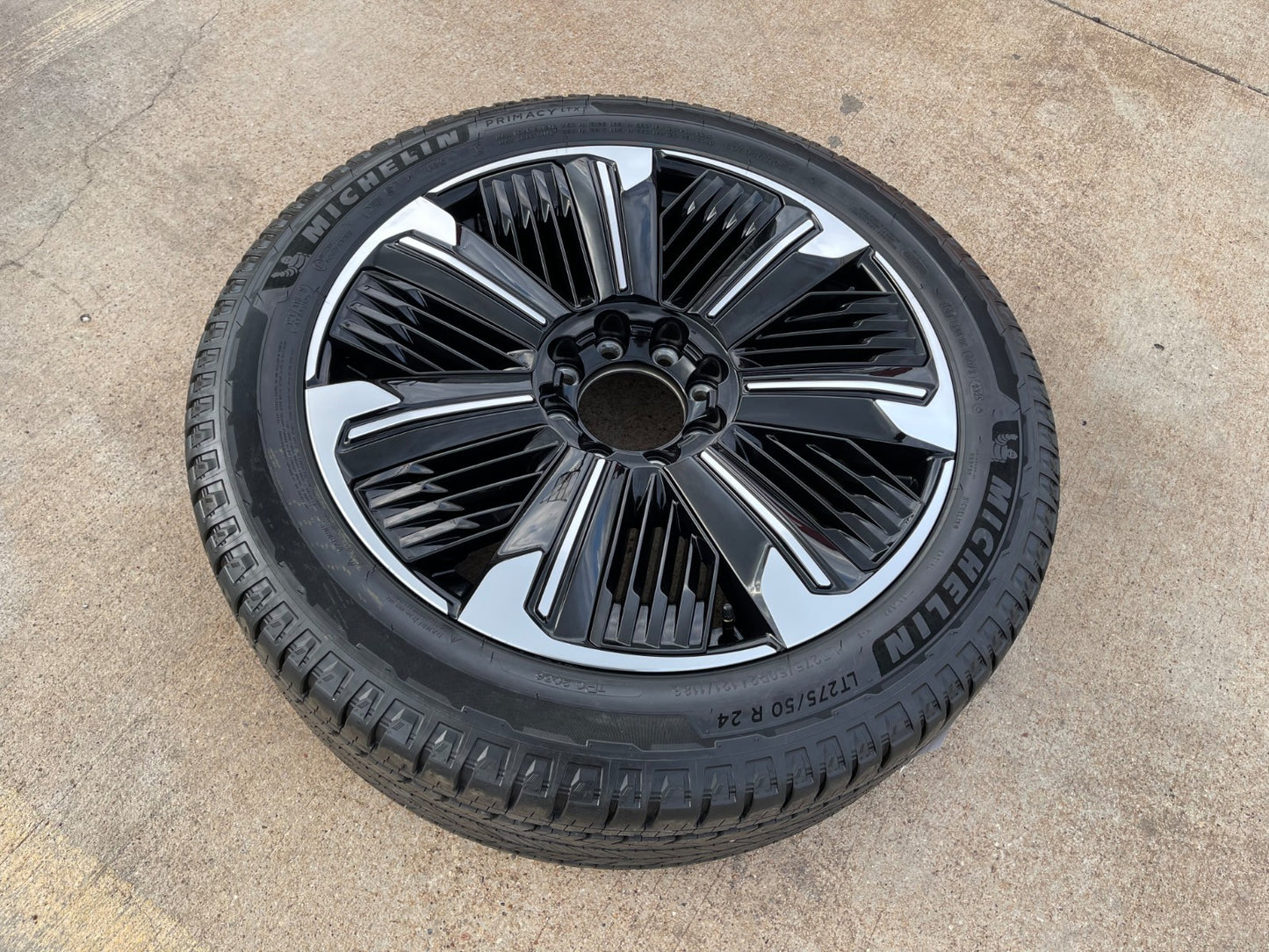24" Cadillac Escalade IQ EV OEM 8x165 wheel rim Hummer 2500 2025 MICHELIN NEW