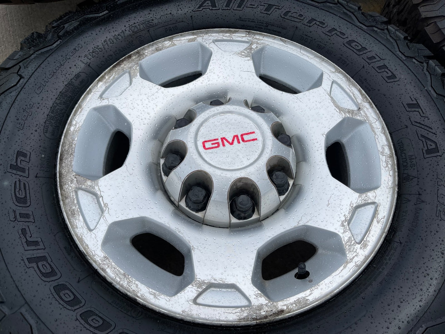 17" GMC Sierra 2500 3500 OEM 5293 wheels rims 8x165 Chevy Silverado BFG KO2 AT