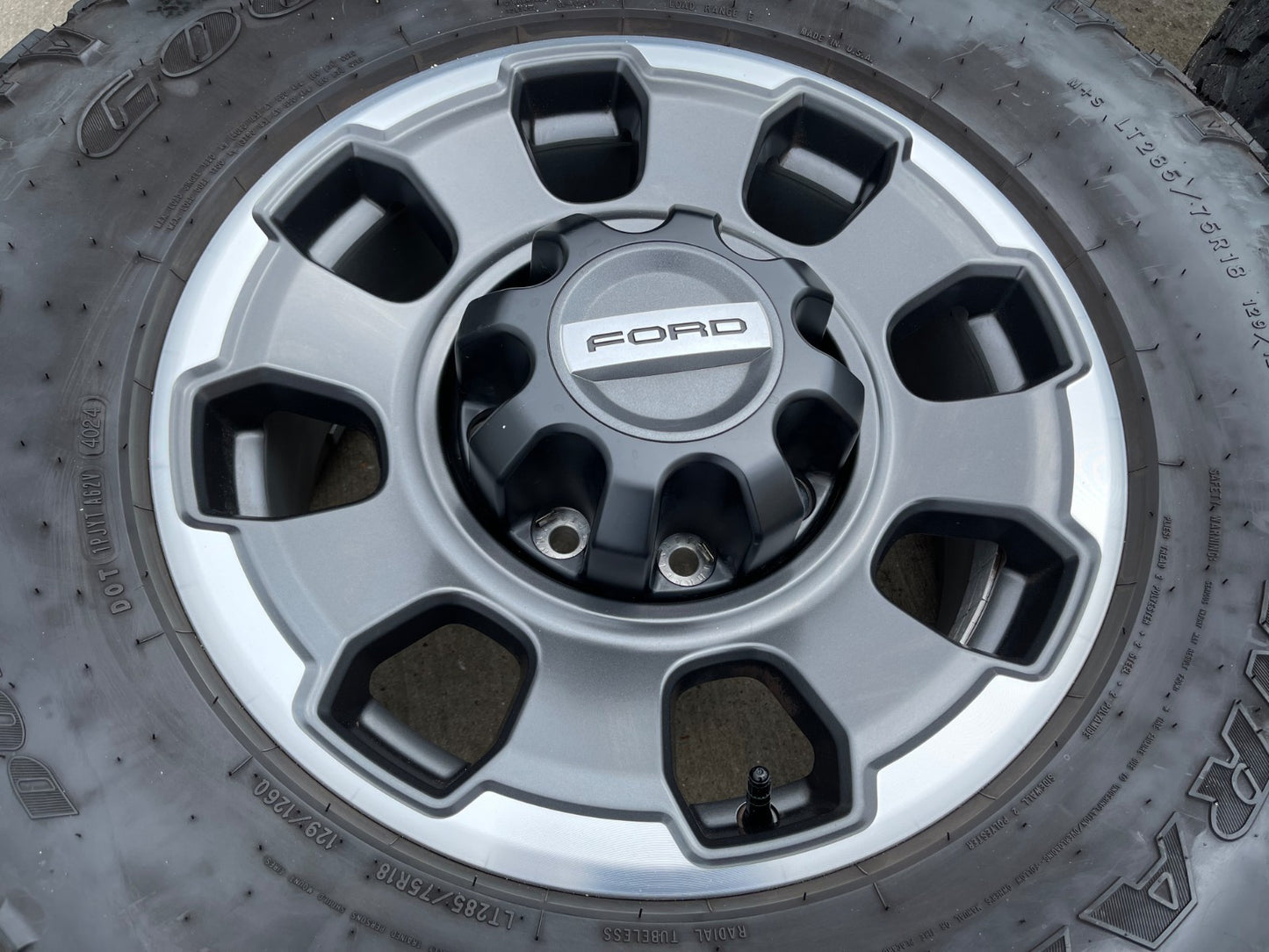 18" Ford F-250 F-350 OEM TREMOR rims wheels 10482 tires DURATRAC R/T 35"