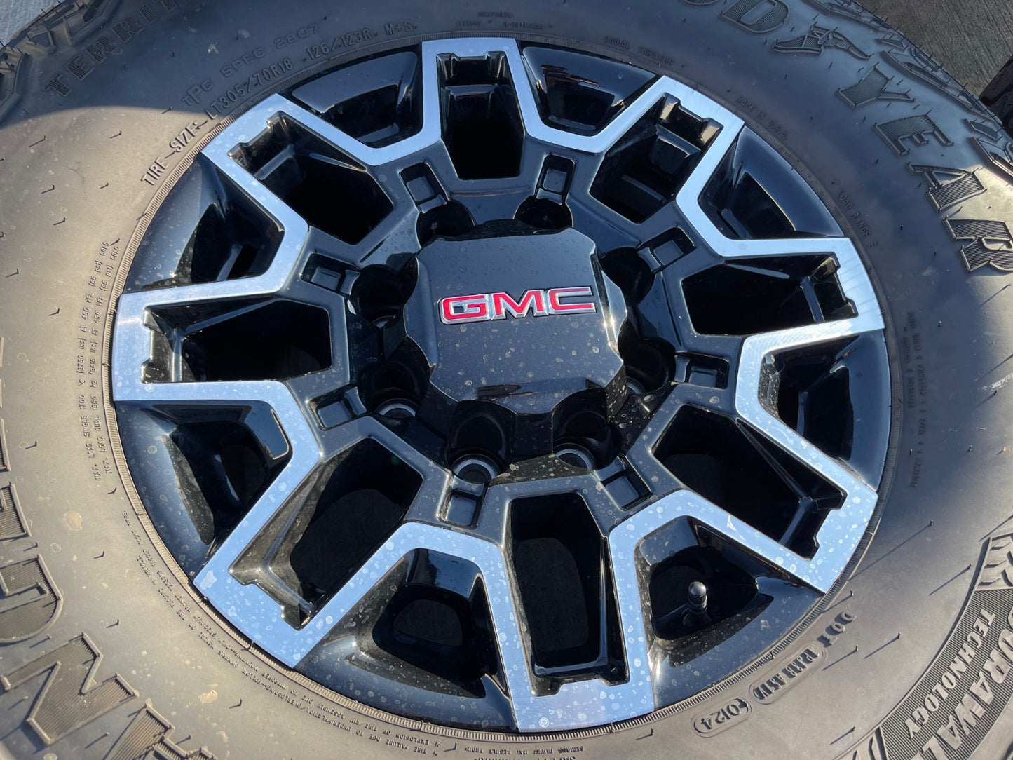 18" GMC Sierra AT4X Chevy Trail Boss 2500 OEM 14136 wheels rims GOODYEAR 35"