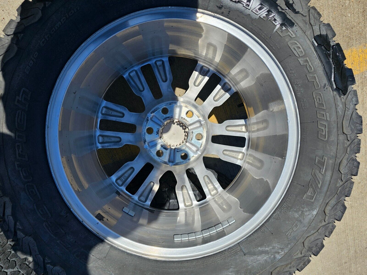 20" Chevy Tahoe Silverado GMC Yukon Sierra OEM 2120 14024 wheels rims BFG