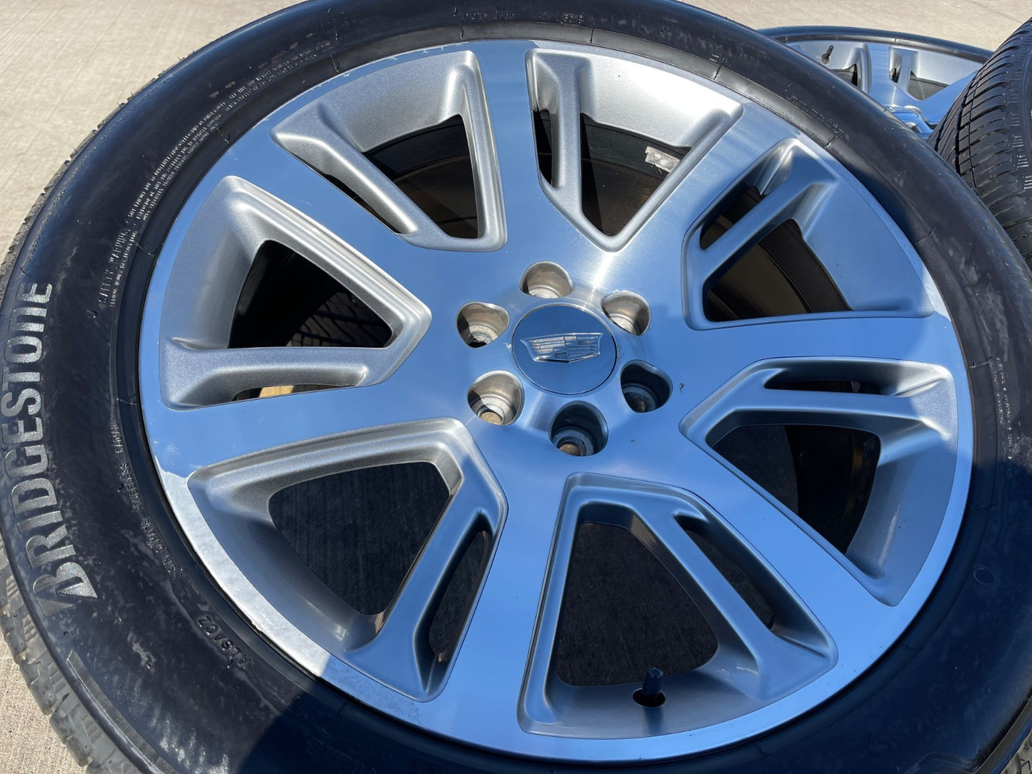 22" Cadillac Escalade Platinum OEM 4738 wheels rims tires BRIDGESTONE
