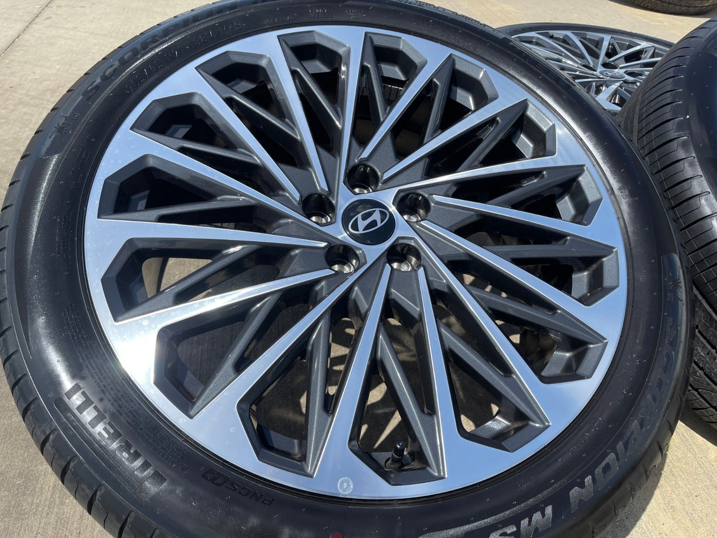 21" Hyundai Palisade Calligraphy OEM 94345 wheels rims 2026 2027 SET PIRELLI NEW