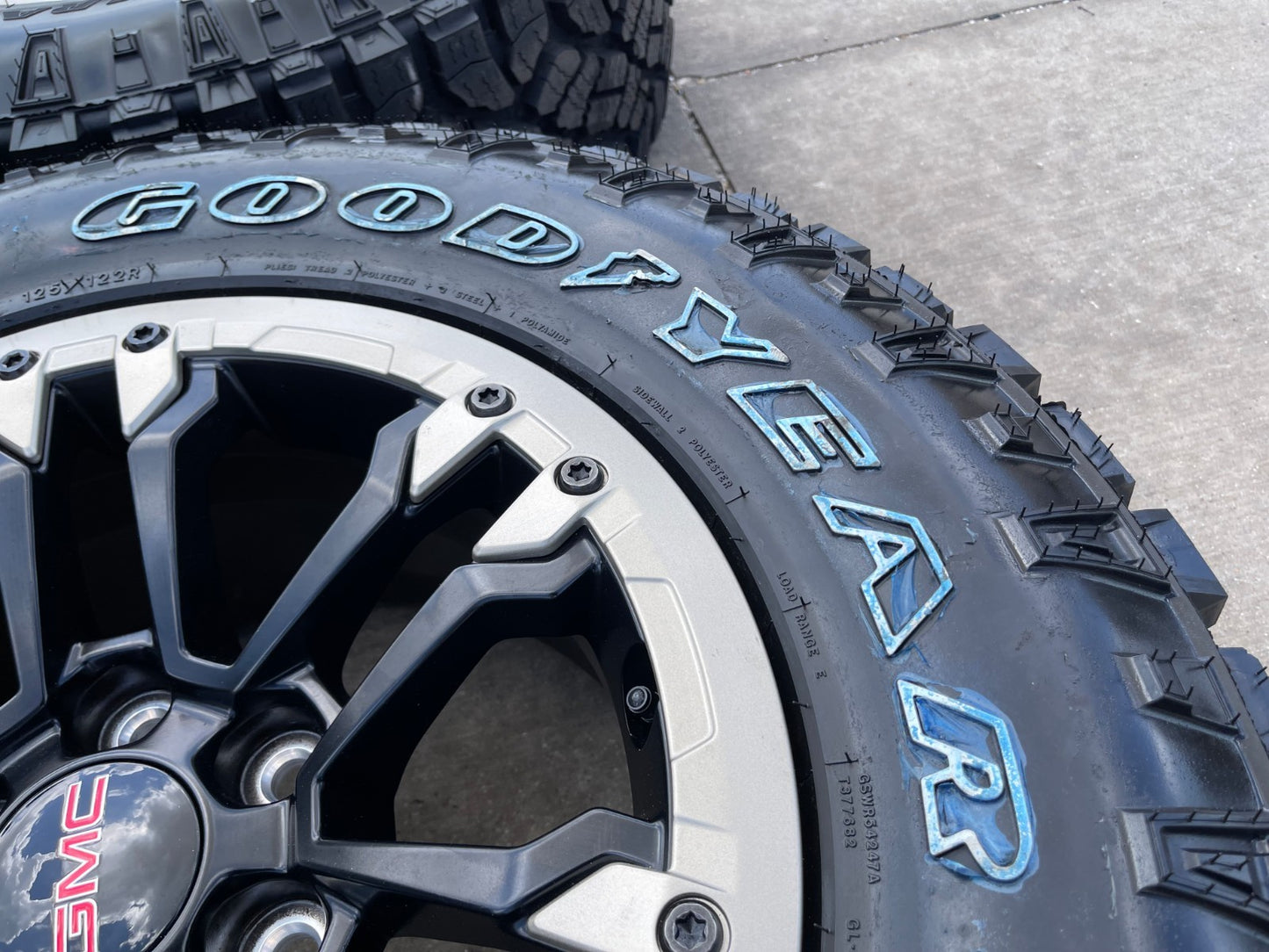 NEW 18" GMC Sierra Chevy Silverado OEM Beadlock wheels rims Canyon Colorado