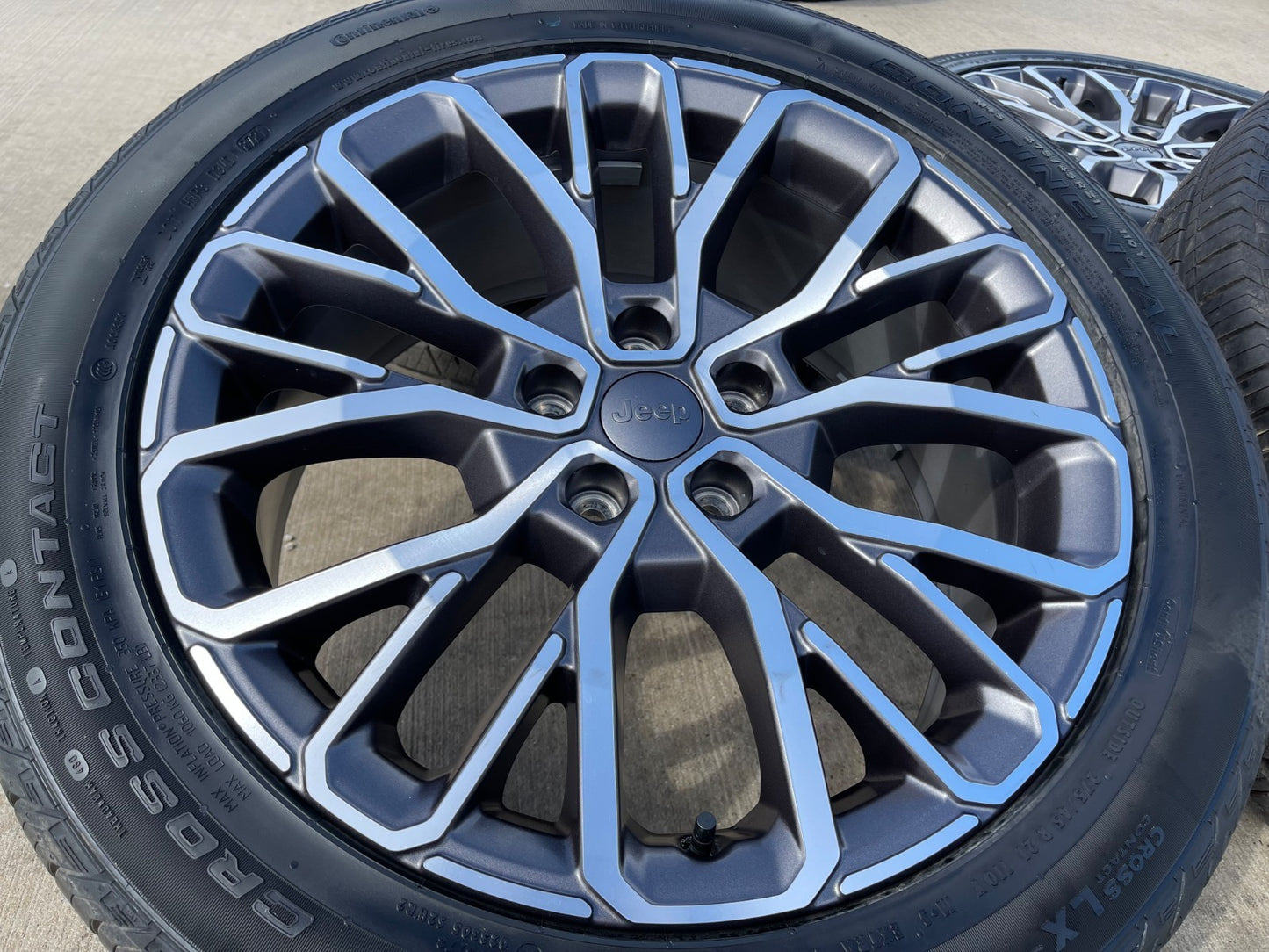 21" Jeep Grand Cherokee L OEM wheels rims 9290 Durango CONTINENTAL NEW