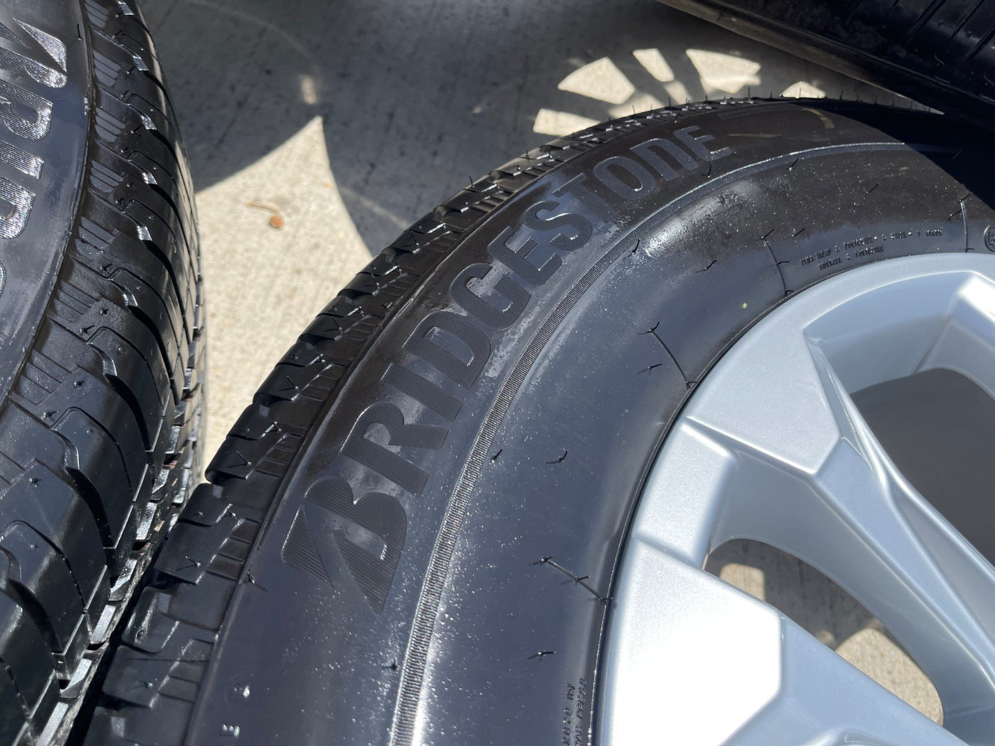 20" Chevy Tahoe Silverado OEM 14090 95417 wheels rims SET BRIDGESTONE NEW 2026