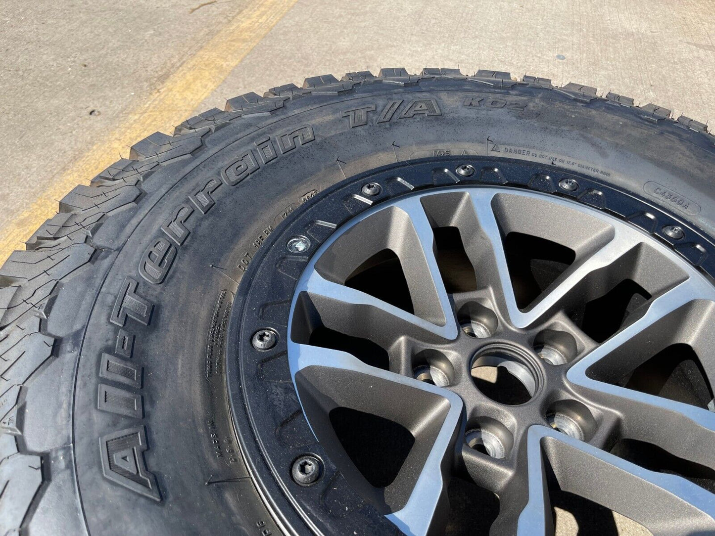 17" Jeep Wrangler 392 Gladiator Rubicon OEM BEADLOCK wheel rim 2023 2024 2025