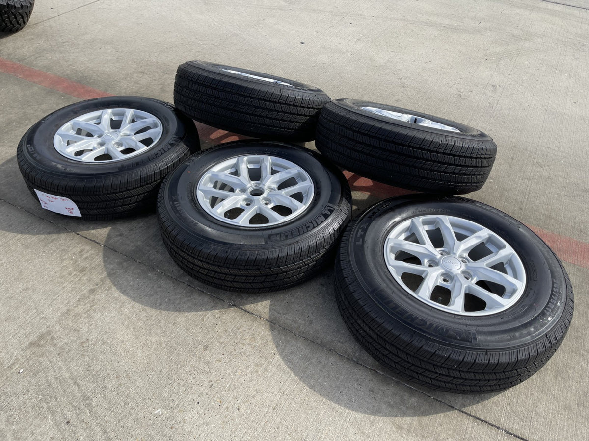 17" Jeep Wrangler Gladiator RUBICON OEM 9301 95329 wheels rims tires MICHELIN