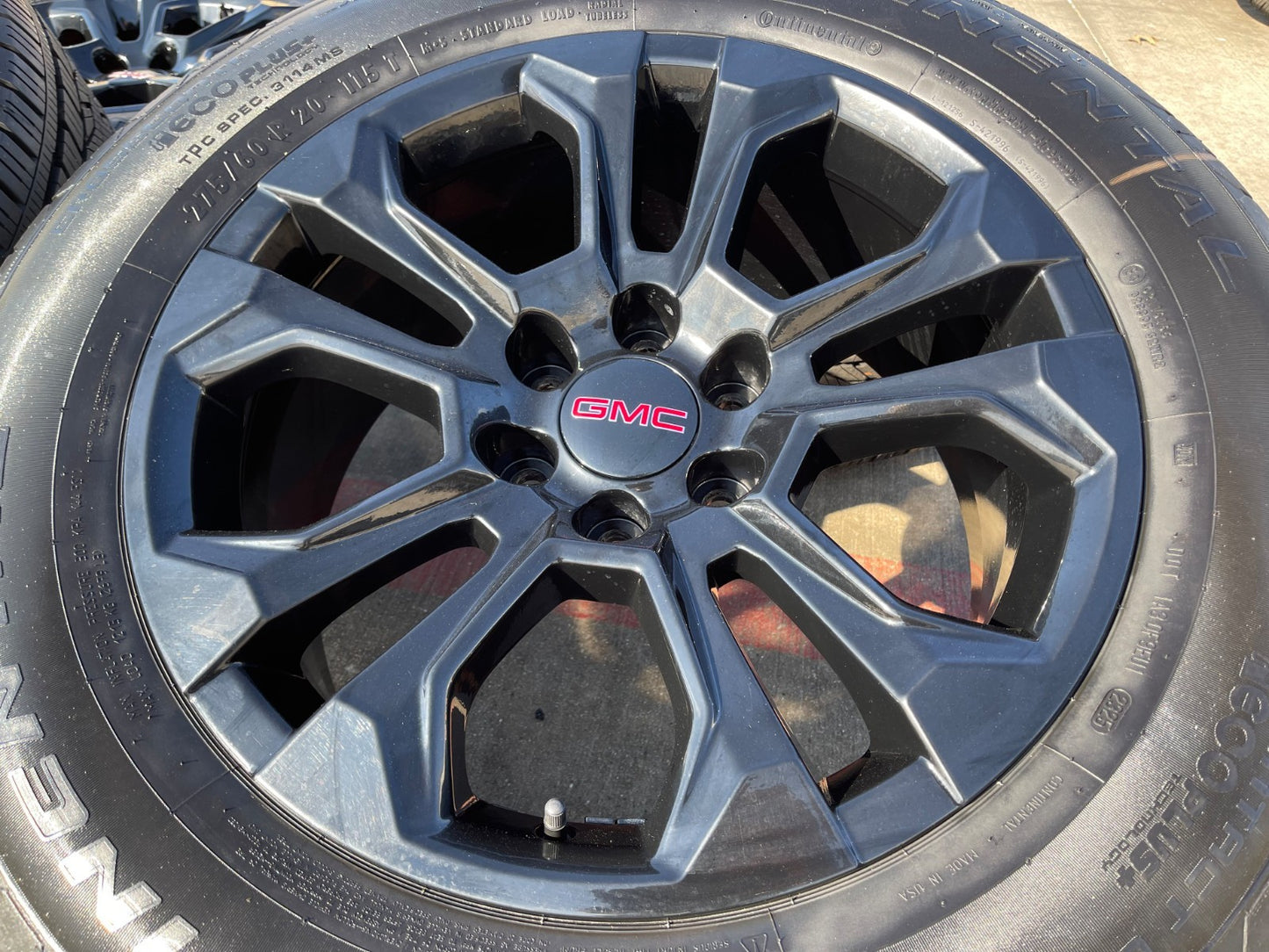 20" Chevy Tahoe Silverado OEM 14090 95417 wheels rims tires CONTINENTAL NEW
