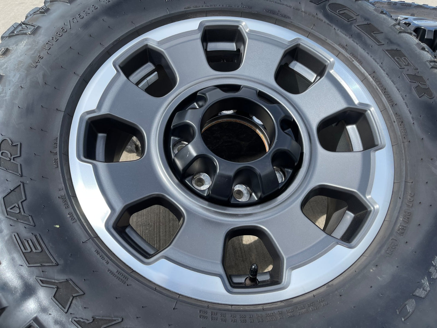 18" Ford F-250 F-350 OEM TREMOR rims wheels 10482 tires DURATRAC R/T 35"