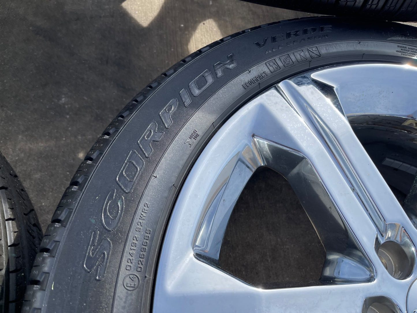 22" GMC Yukon DENALI OEM wheels rims 5667 tires Sierra CHROME PIRELLI