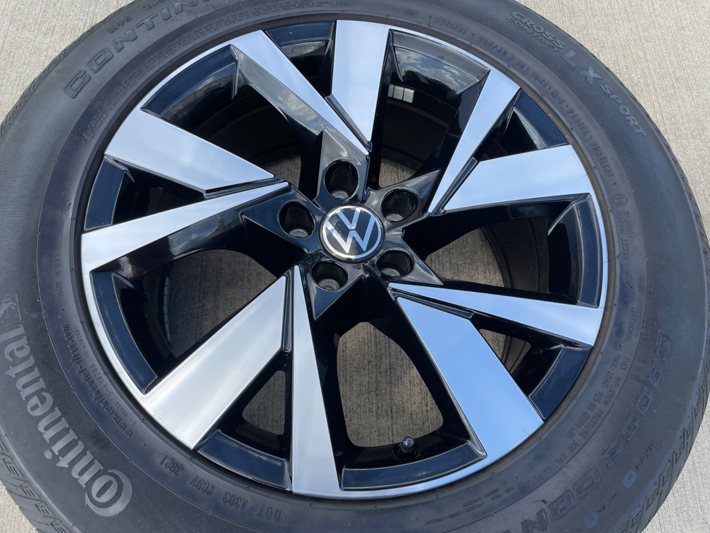 18" VW Atlas OEM wheel rim tire 70080 Audi Q7 Q8 Spare CONTINENTAL