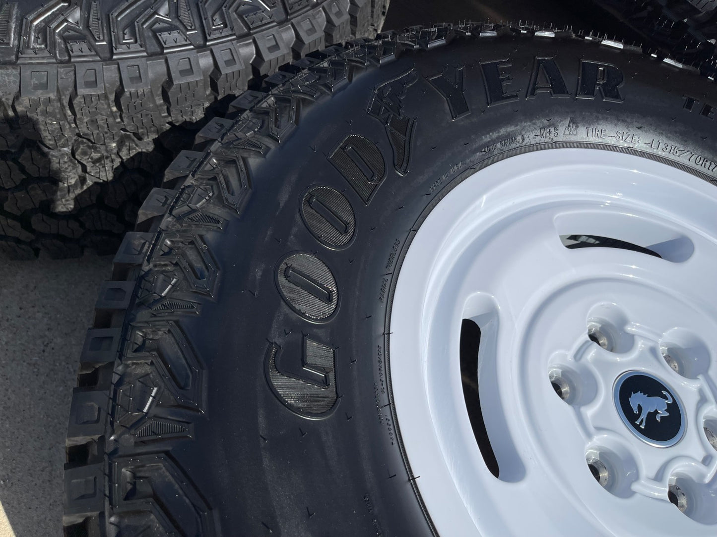 17" Ford Bronco HERITAGE Stroppe Edition 10463 OEM wheels rims white SET NEW 35"