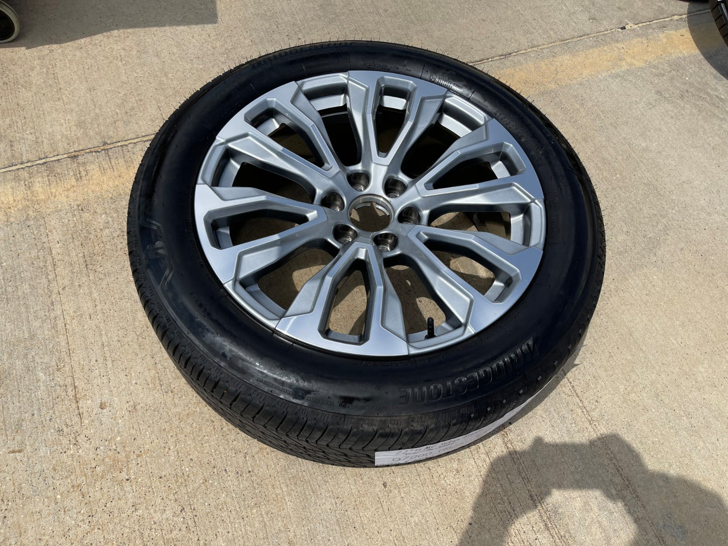 22" GMC Yukon Sierra DENALI OEM wheel rim 14025 97000 tire (1) spare BRIDGESTONE