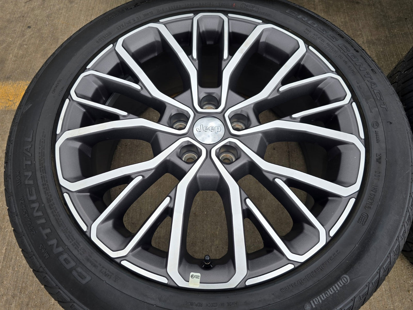 21" Jeep Grand Cherokee L OEM wheels rims 9290 Durango CONTINENTAL