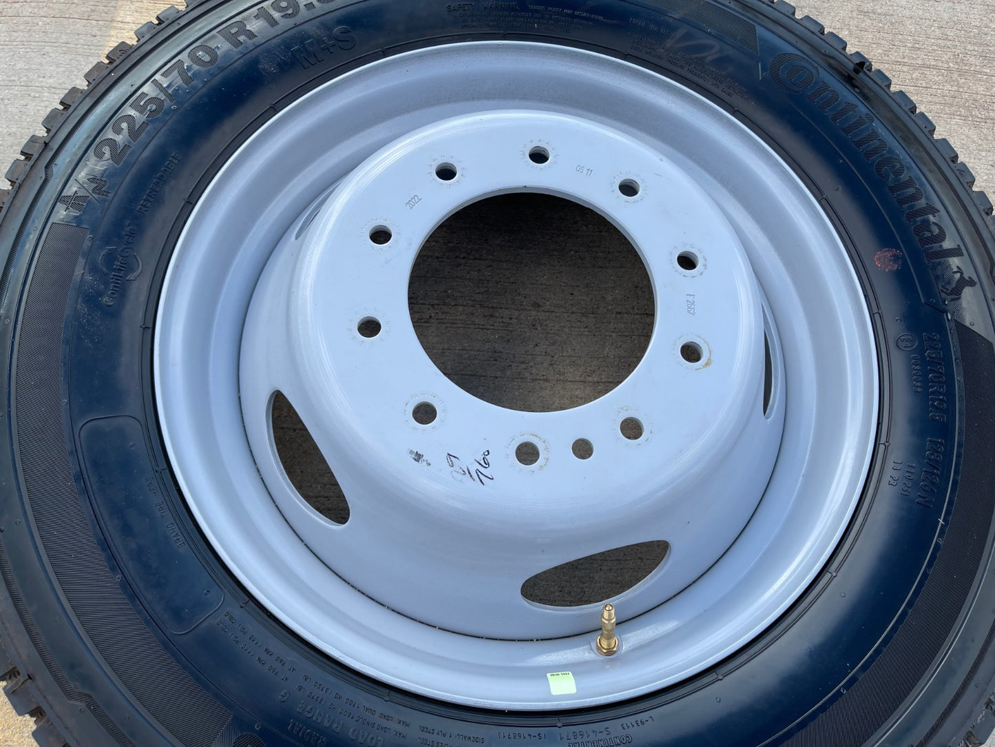 19.5" Ford F-450 Dually F-550 rim wheel RAM 4500 10x225 OEM tire NEW