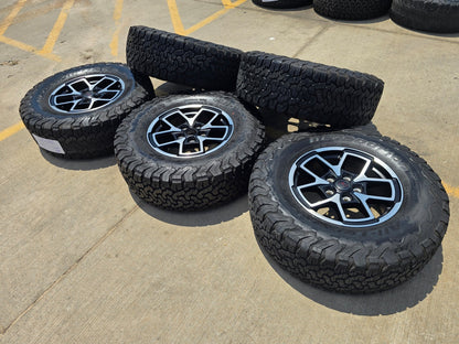 17" Jeep Wrangler Rubicon OEM 95730 9327 wheels rims Gladiator BFG KO2 A/T 33"