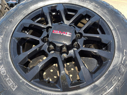 20" GMC AT4 Chevy Silverado Trail Boss 2500 87847207 OEM wheels rims NEW NITTO