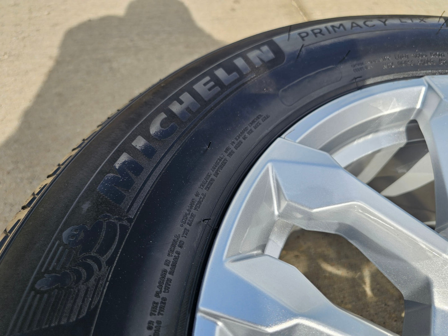 18" Chevy Silverado Suburban Tahoe OEM 14091 wheels rims GMC SET MICHELIN NEW