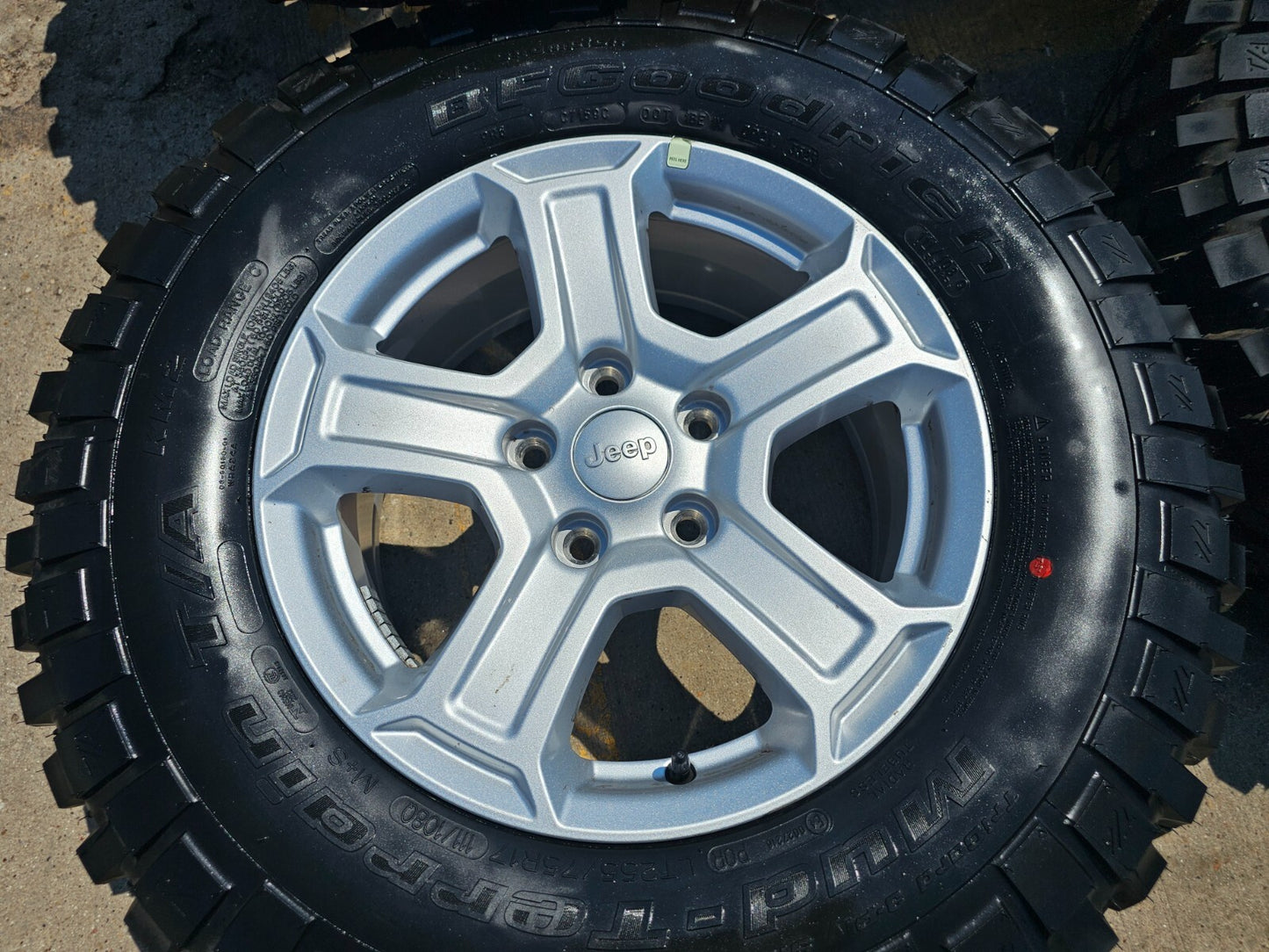 17" Jeep Gladiator Wrangler Rubicon OEM wheels rims 9216 BFG