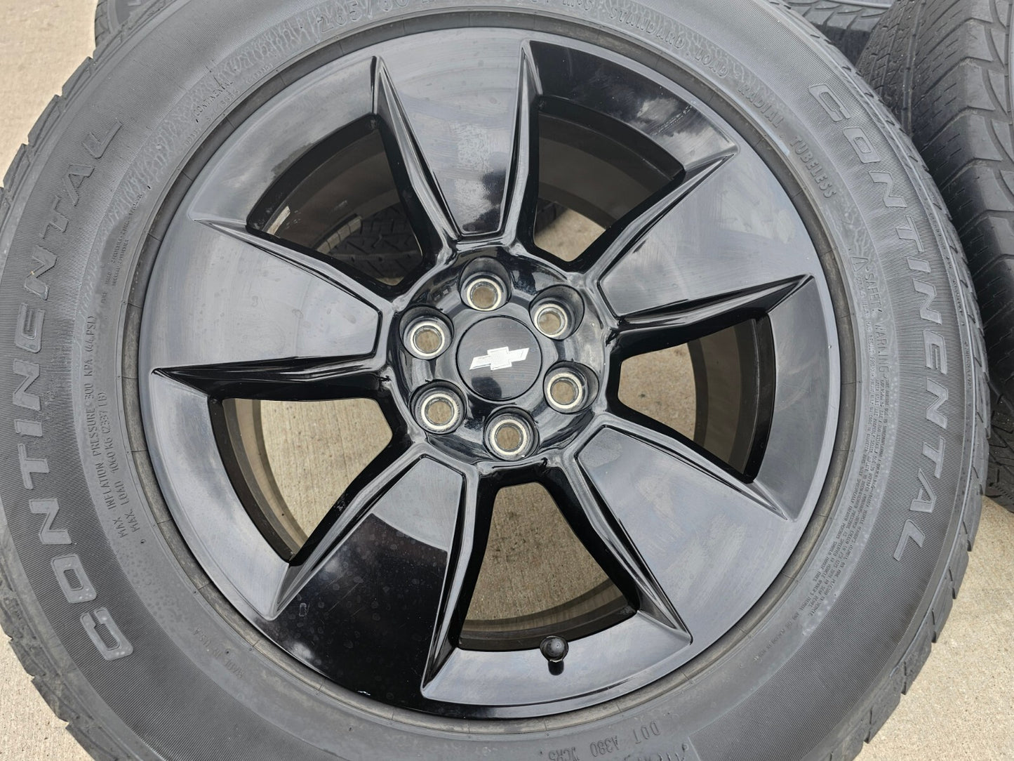 18" Chevy Colorado REDLINE OEM wheels rims 5747 5818 tires 2019 2020 2021 2022