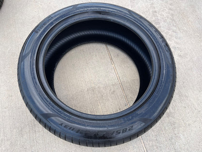 (1) 285/45/21 Pirelli P Zero tire 113Y M+S 285/45R21 Run Flat RFT