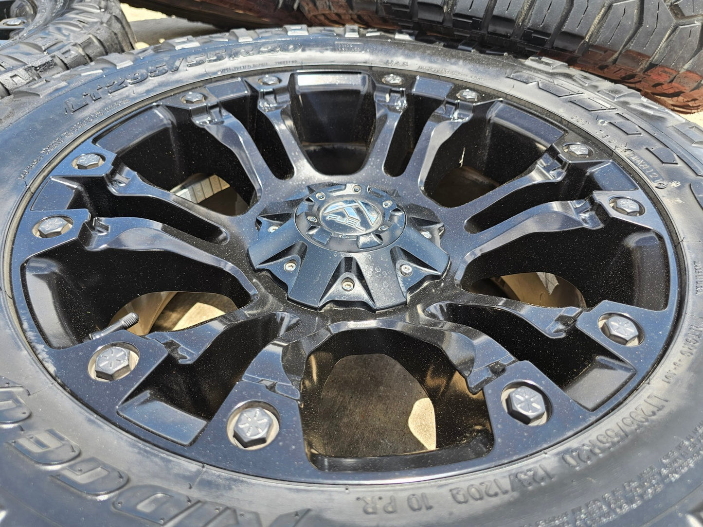 20x9 FUEL D560 Vapor wheels rims Ford F-150 Chevy RAM 1500 Tacoma 6x139 6x135