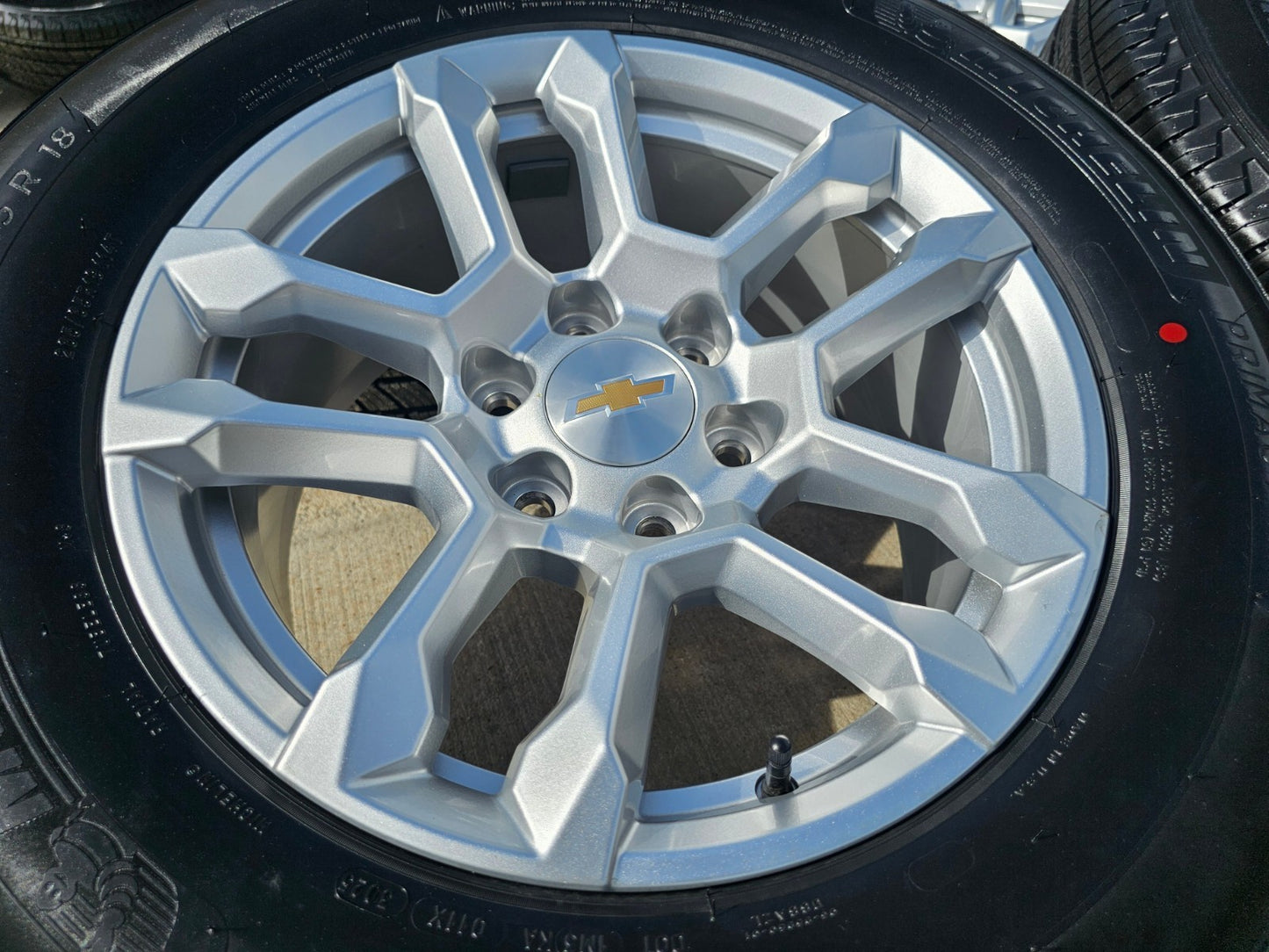 18" Chevy Silverado Suburban Tahoe OEM 14091 wheels rims GMC SET MICHELIN NEW