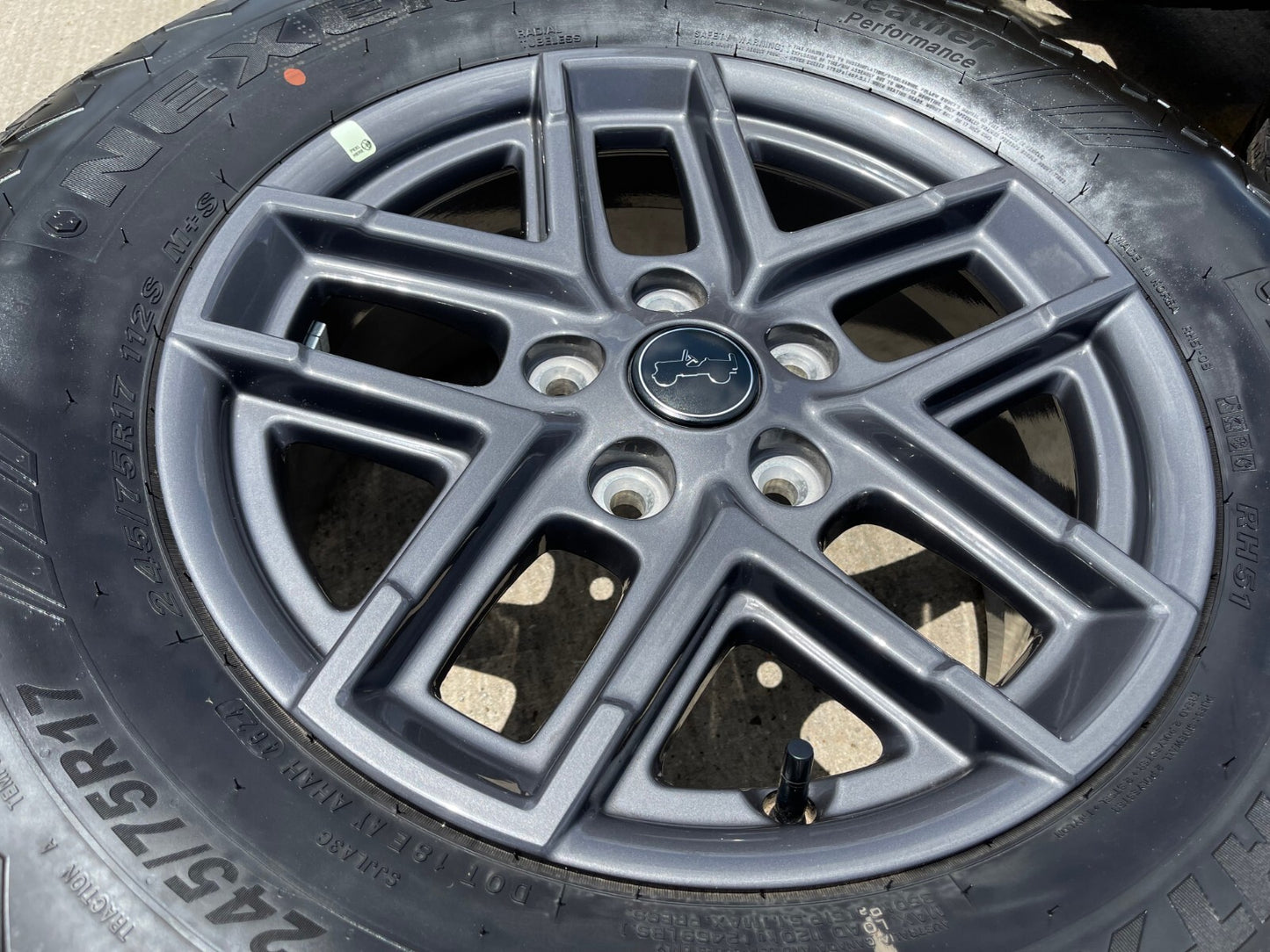 17" Jeep Wrangler Rubicon Sport OEM wheels rims 51649 Gladiator 2025 2026 NEW