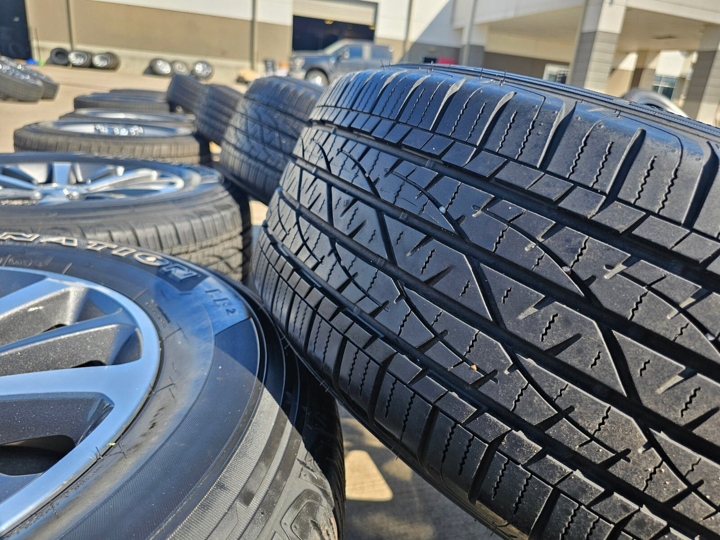 18" Ford F-150 Expedition 10142 OEM rims wheels tires