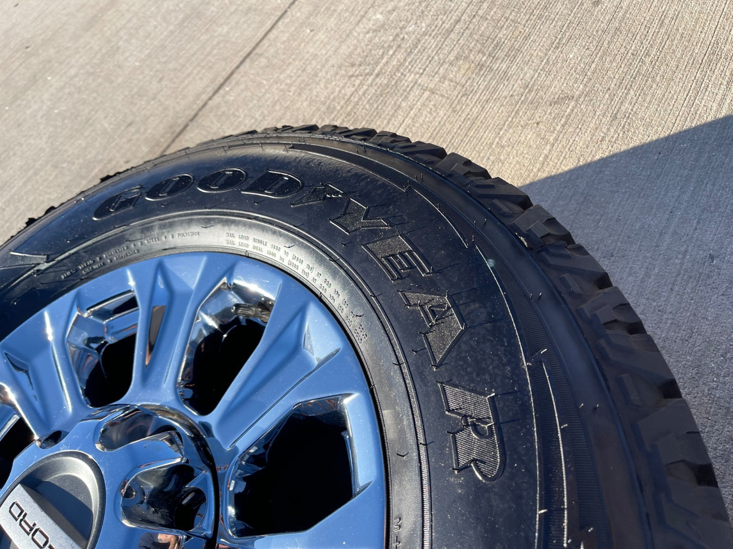 18" Ford F-250 F-350 OEM rims wheels 10097 tires GOODYEAR A/T