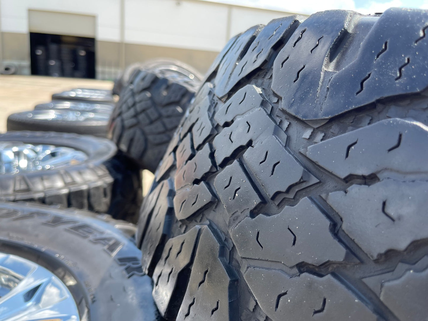18" Ford F-250 F-350 TREMOR OEM CHROME rims wheels 10097 tires GOODYEAR 35"