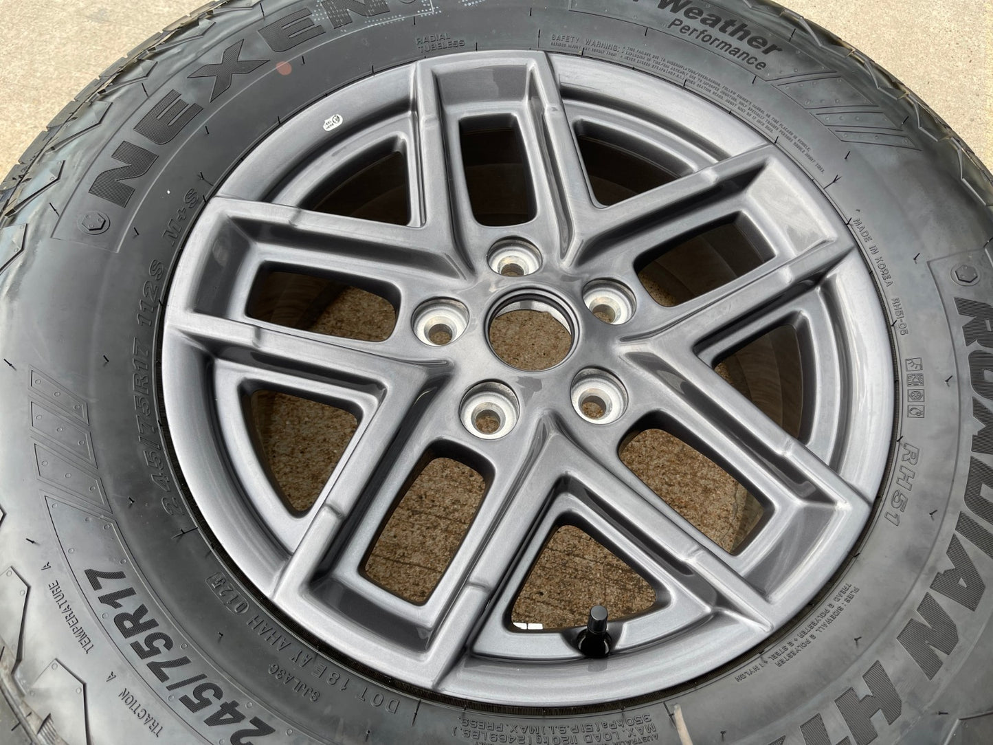 17" Jeep Wrangler Rubicon Sport S OEM wheel rim 51649 Gladiator NEXEN NEW