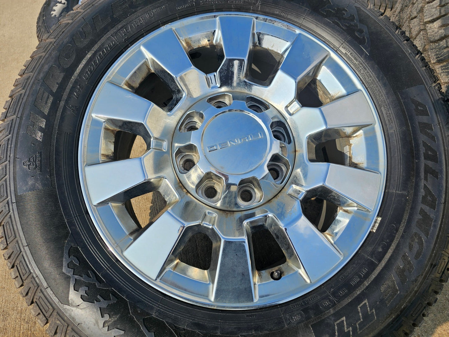 20" GMC Sierra 2500 3500 DENALI OEM 5704 wheels rims tires HERCULES