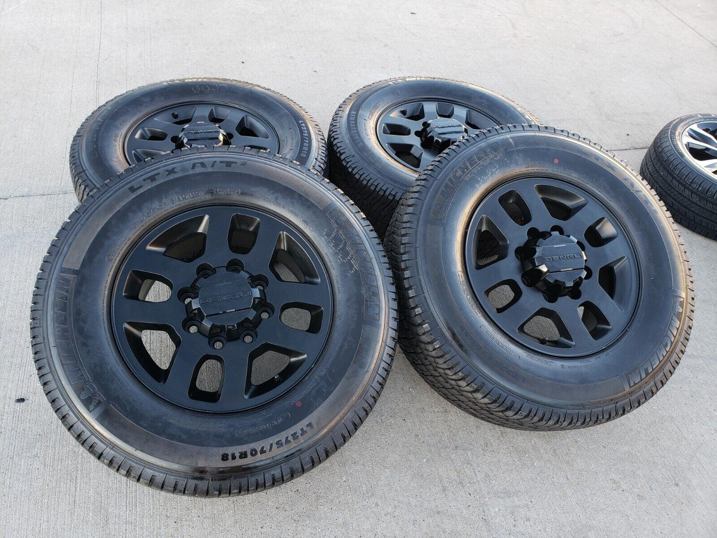18" GMC Sierra 2500 3500 OEM Chevy 5502 wheels rims MICHELIN NEW