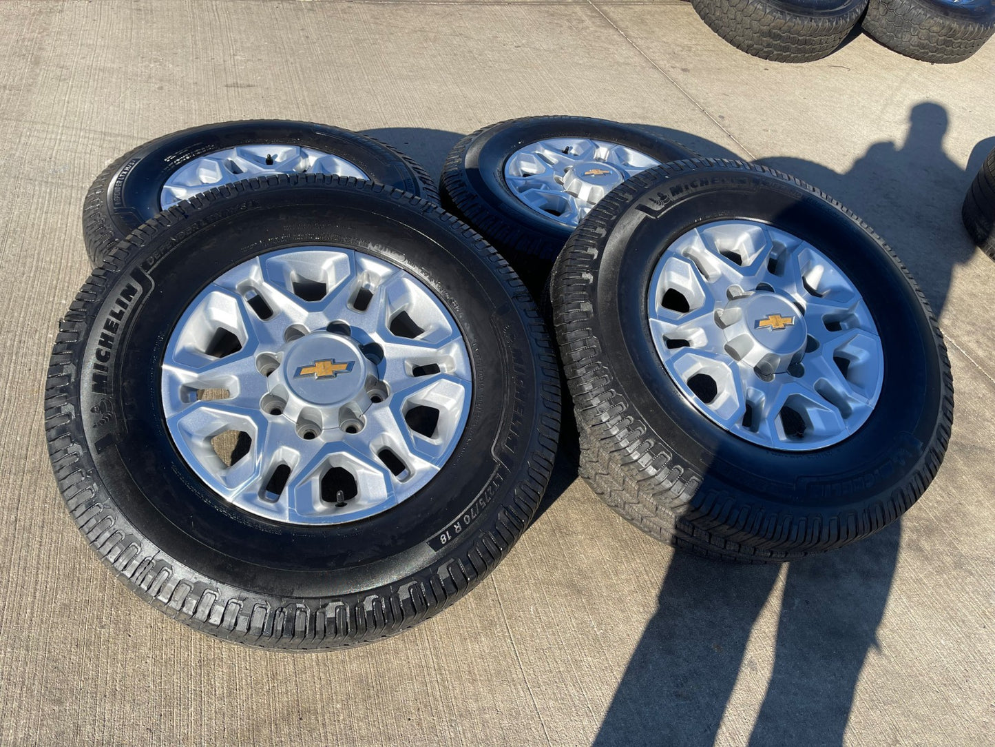 18" Chevy Silverado 2500 3500 OEM 5959 wheels rims MICHELIN DEFENDER LTX M/S2