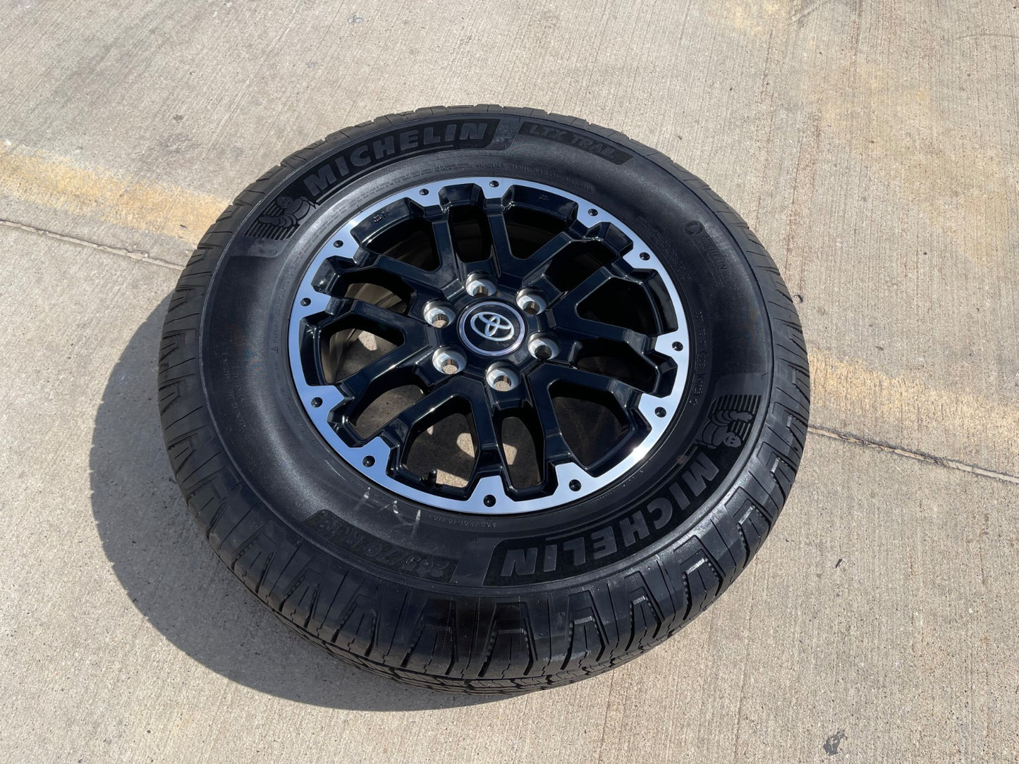 (1) 18" Toyota Tundra TRD OEM black wheel rim 75273 95407 Sequoia SET MICHELIN
