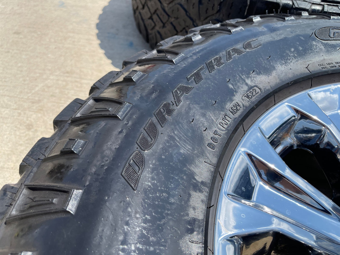 18" Ford F-250 F-350 TREMOR OEM CHROME rims wheels 10097 tires GOODYEAR 35"