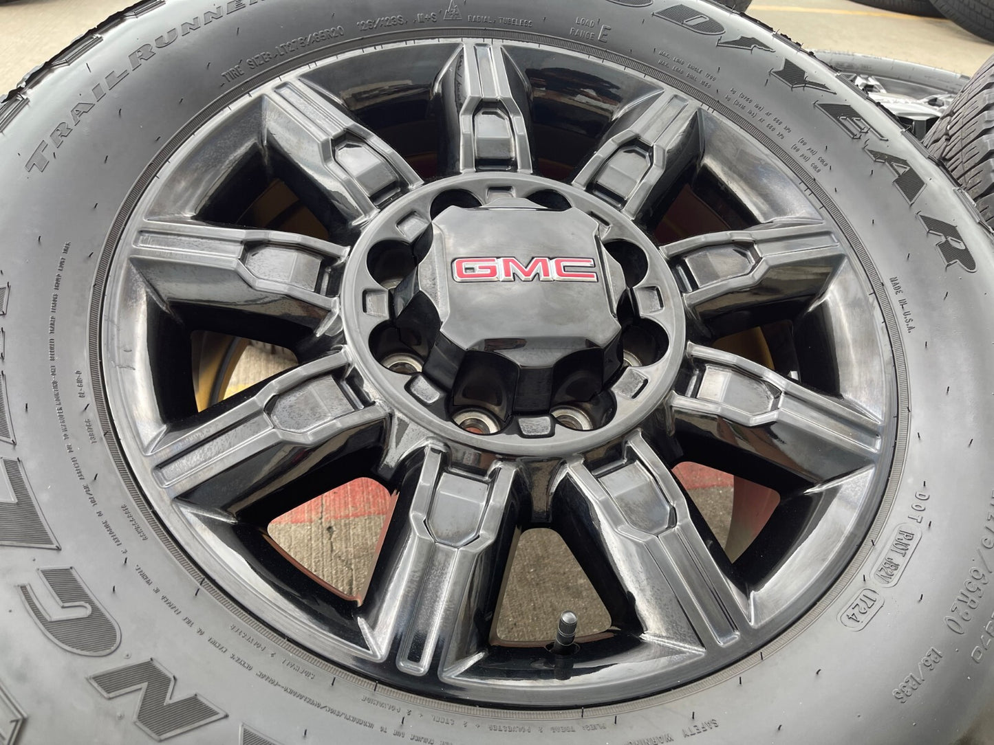 20" GMC Sierra DENALI 2500 3500 OEM 14137 5963 wheels rims Silverado tires A/T