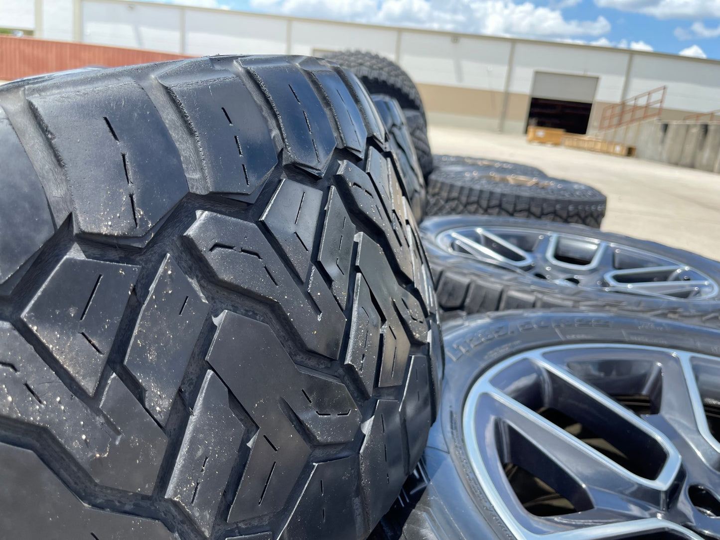 22" Dodge Ram 1500 OEM LIMITED Laramie wheels rims 2725 2684 NITTO 33"