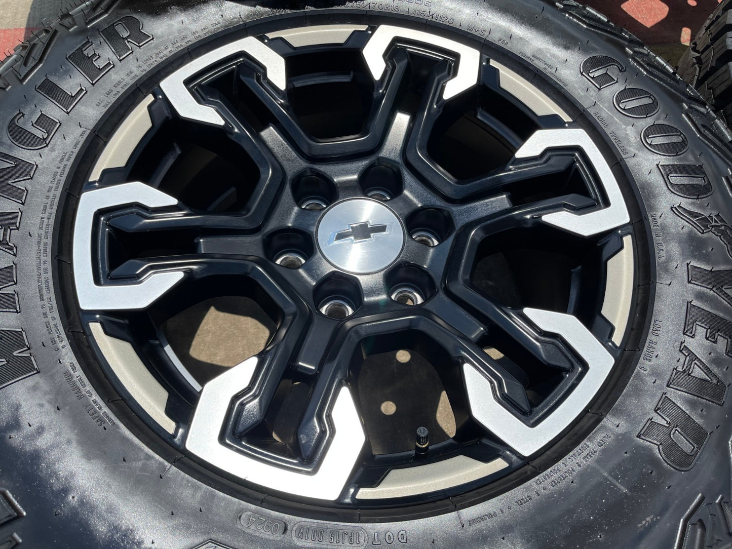 18" Chevy Silverado ZR2 Tahoe TRAIL BOSS Sierra OEM 95415 wheels rims tires NEW