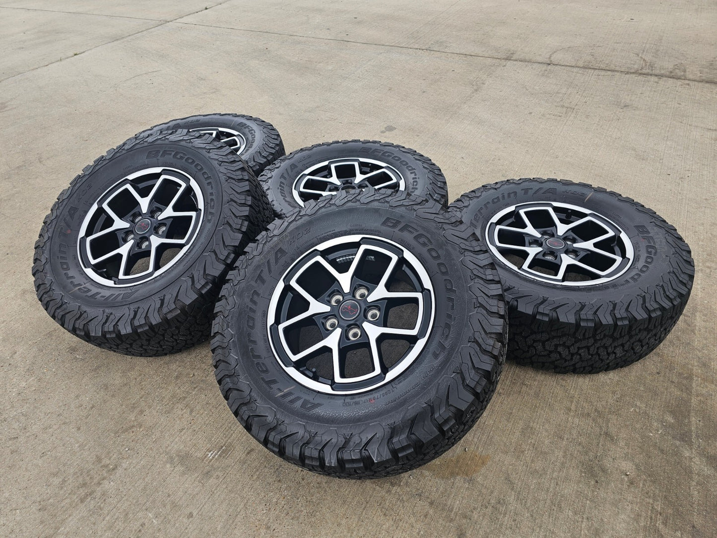 17" Jeep Wrangler Rubicon OEM wheels rims 392 Gladiator tires NEW BFG 33"