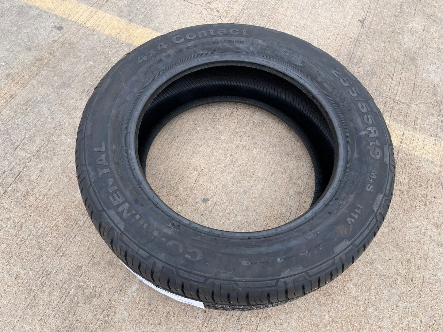 (1) 255/55/19 Continental 4X4 Contact tire 255/55R19 111V M+S XL NEW