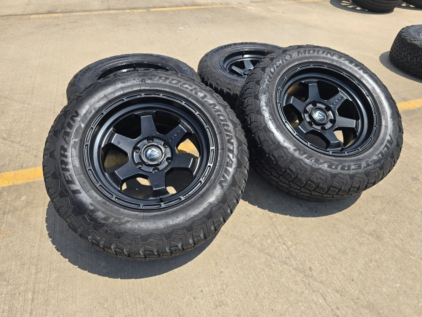 18x9 Fuel Shok D644 Chevy Silverado RAM Tacoma wheels rims 6x139 6x5.5 tires