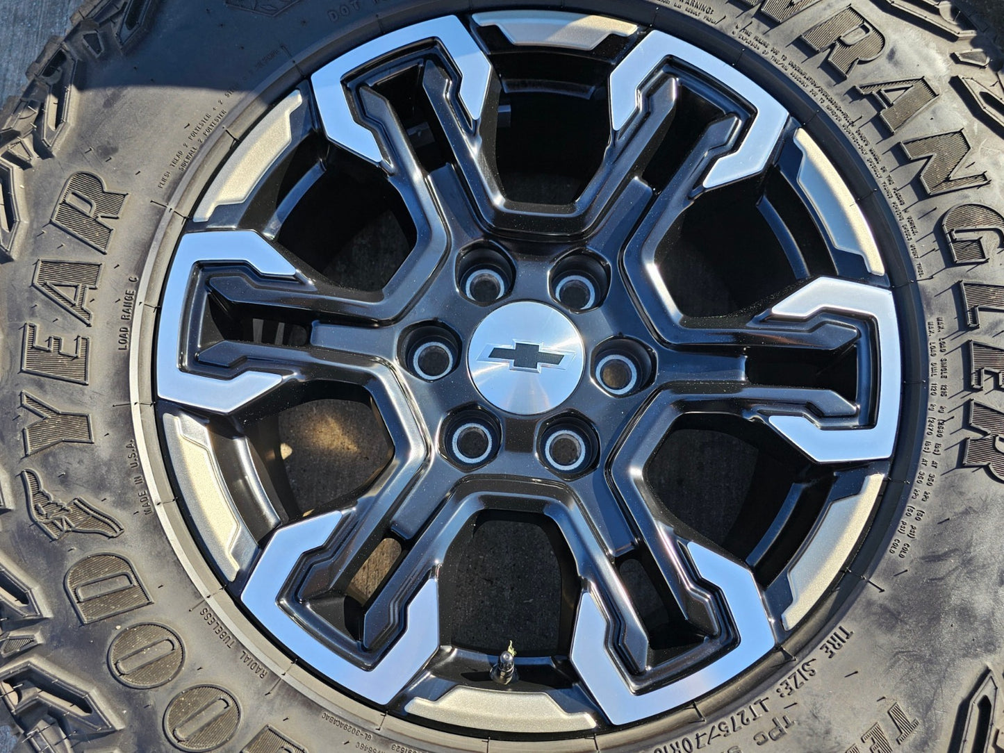18" Chevy Silverado ZR2 Tahoe TRAIL BOSS Sierra OEM 95415 wheels rims GOODYEAR
