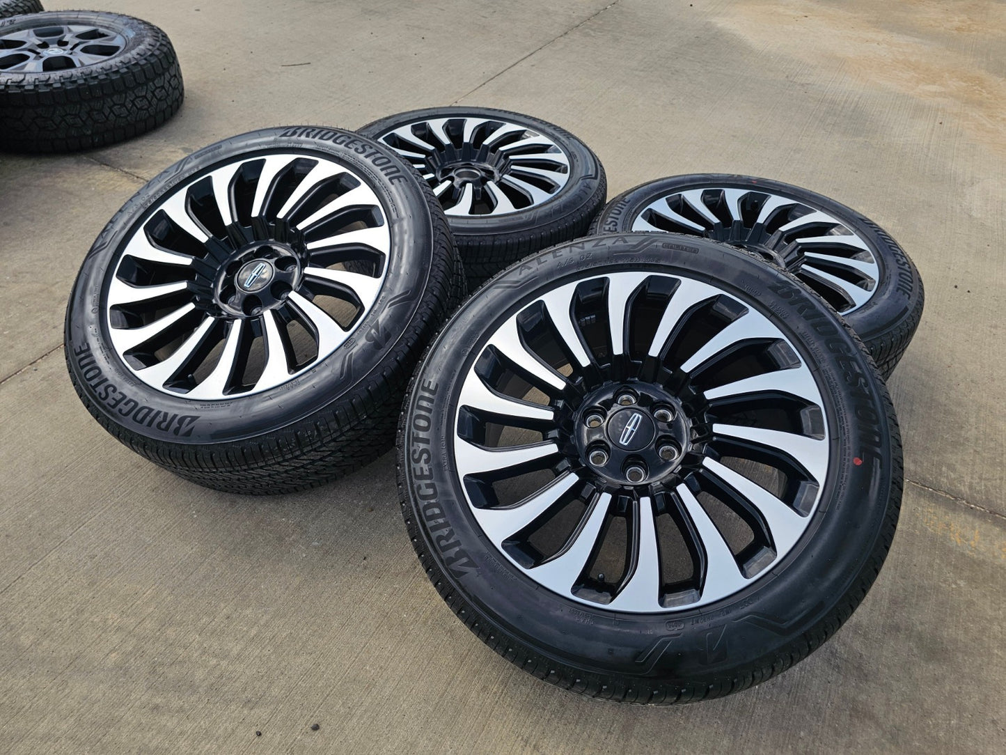 22" Lincoln Navigator OEM rims wheels 10499 95383 SET Black Label BRIDGESTONE