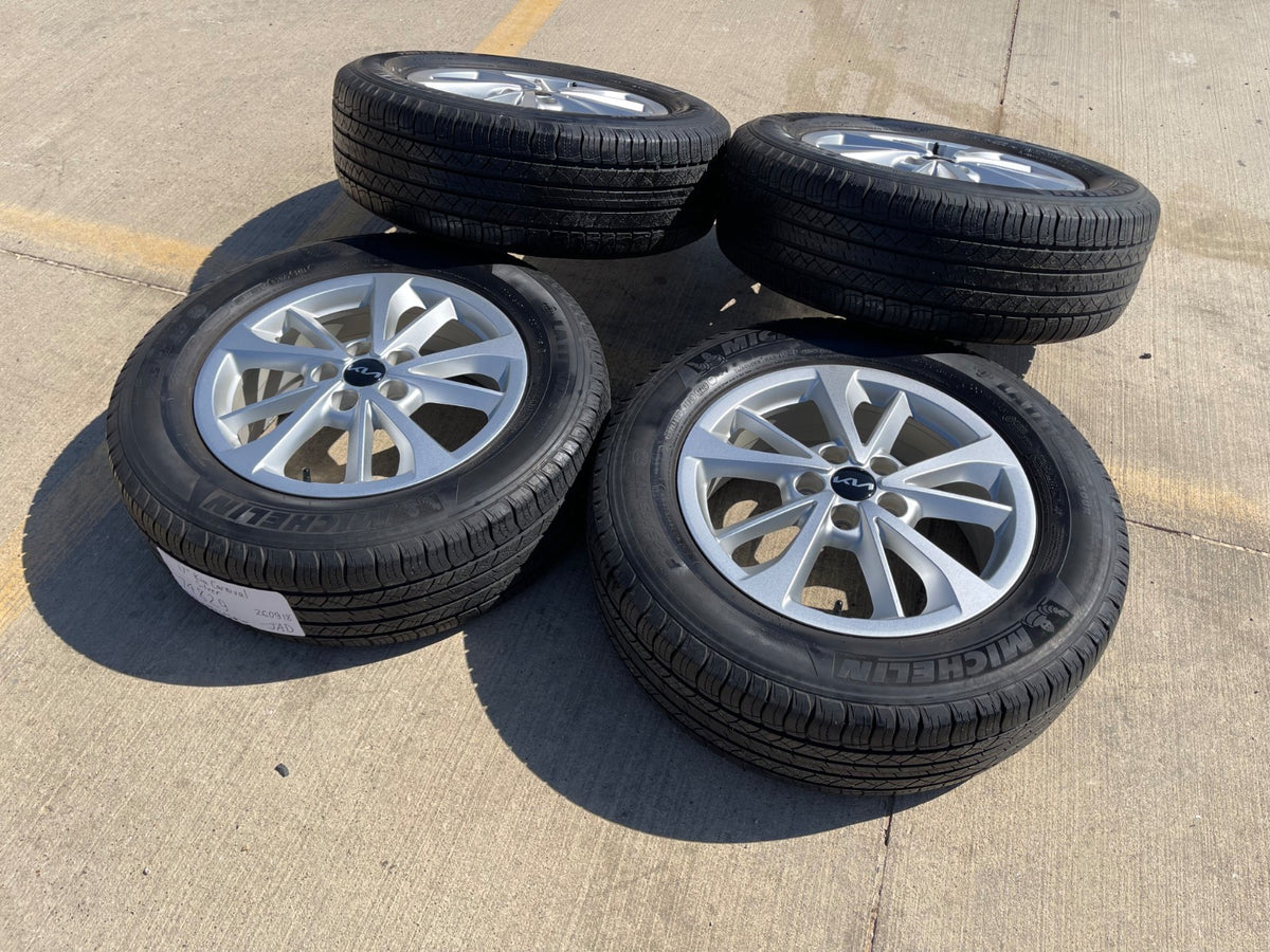17" Kia Carnival Sportage OEM wheels rims 74829 Sorento Sedona SET
