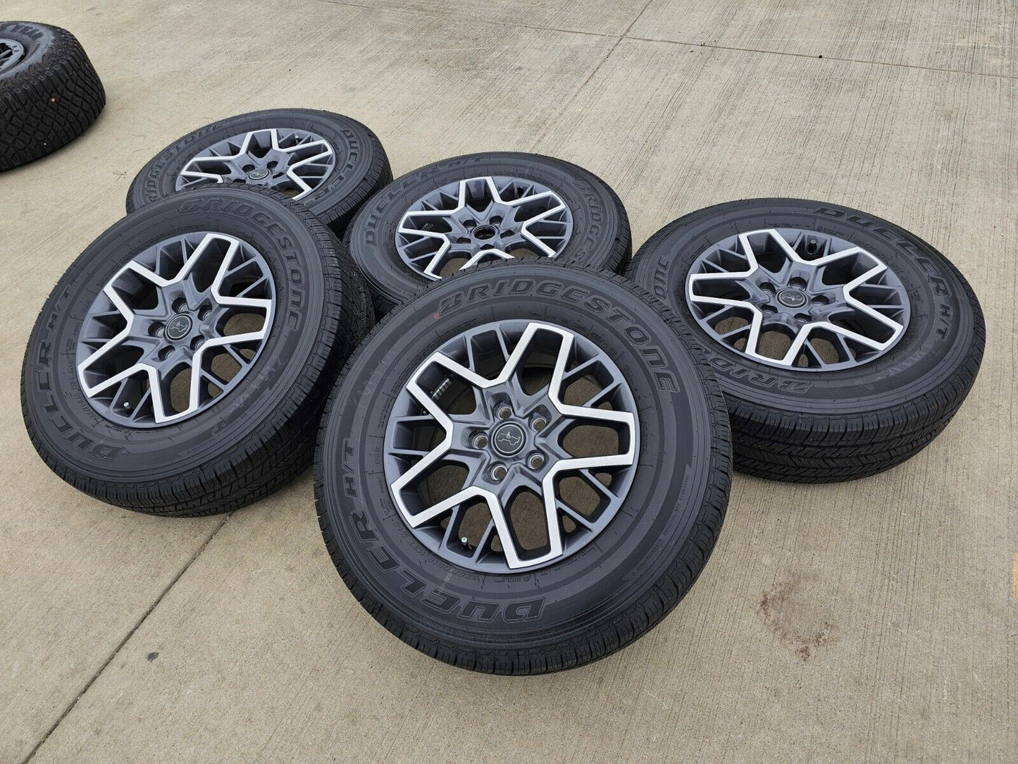 18" Jeep Wrangler Grand Cherokee Gladiator OEM wheels rims tires 2024 2025 NEW
