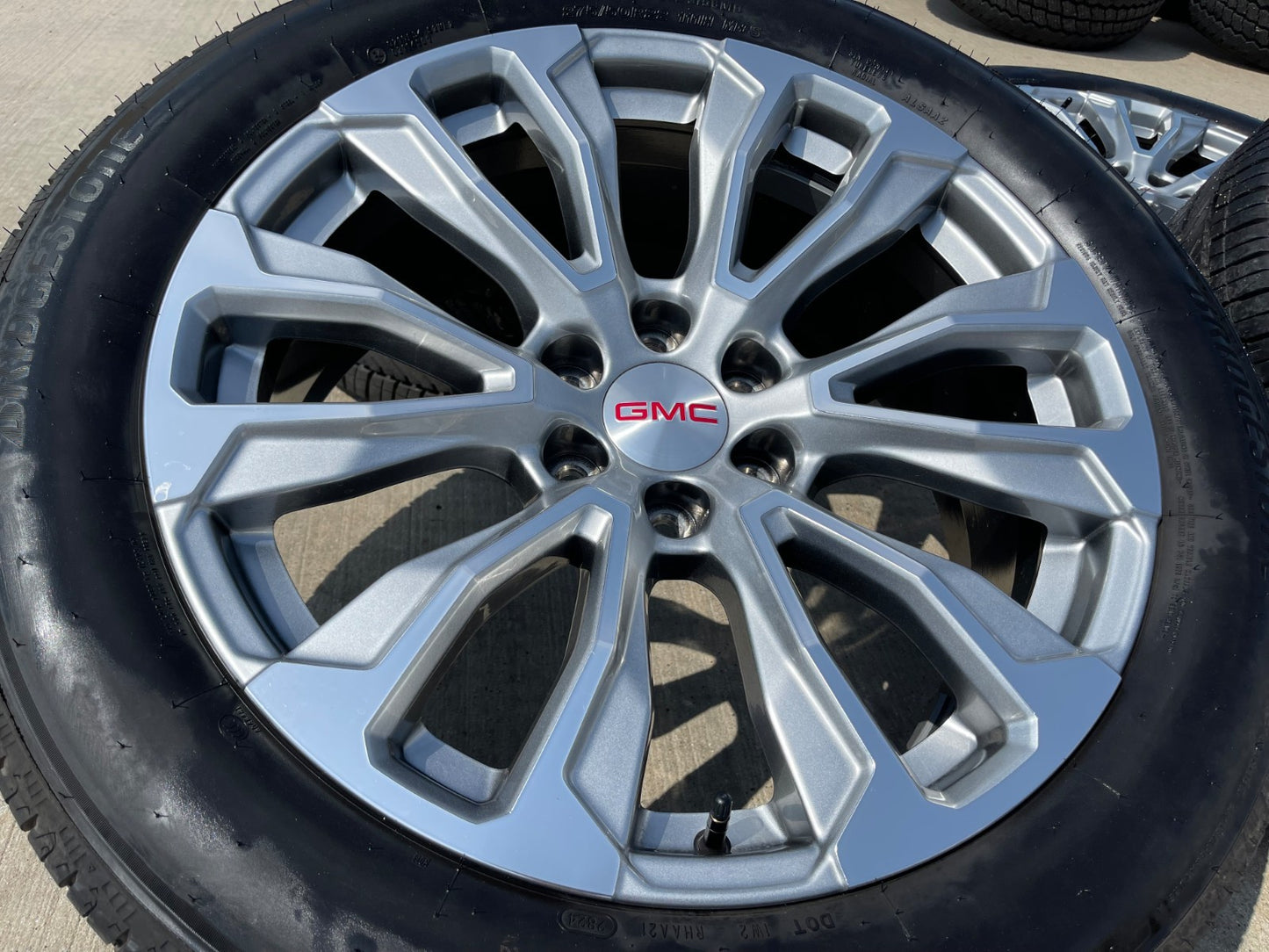 22" GMC Yukon Sierra DENALI OEM wheel rim 14025 97000 tire (1) spare BRIDGESTONE